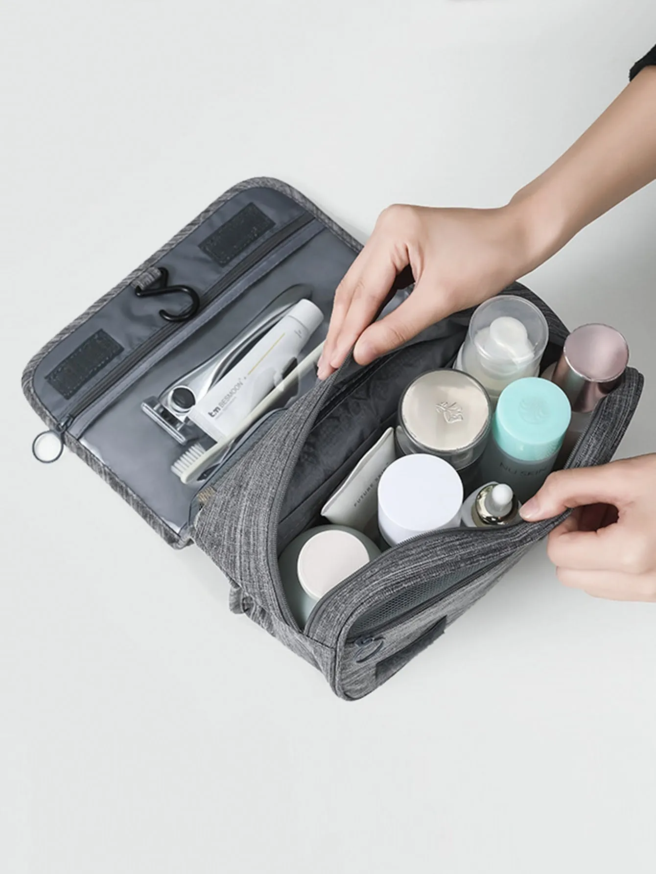 1pc 9.05*7.48inch Hanging Toiletry Travel Bag, Multi Pocket Makeup Cosmetic Bag For Travel Organizer